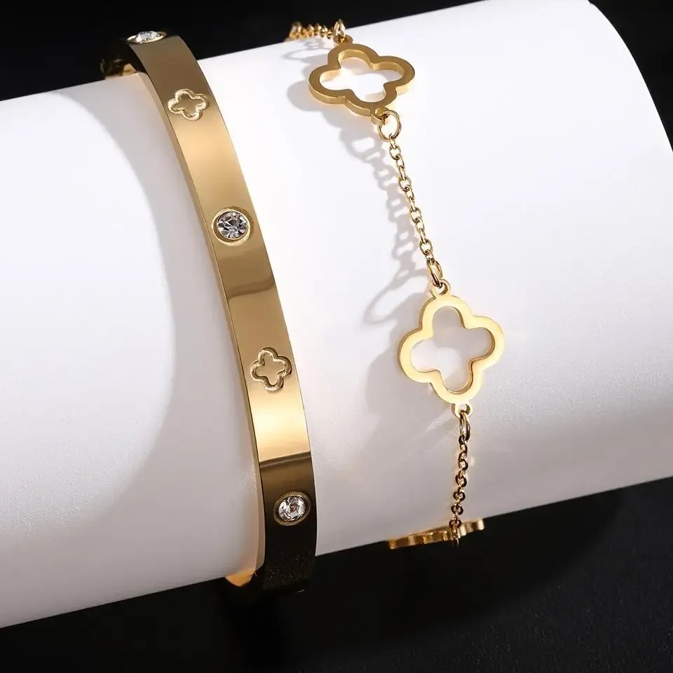 Luxury Gold Bracelet Set that adds a touch of elegance to every outfit. - الصورة 13