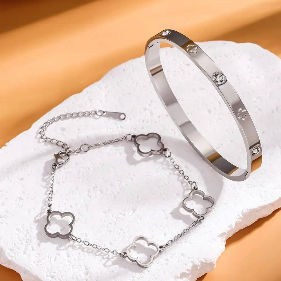 Luxury Gold Bracelet Set that adds a touch of elegance to every outfit. - الصورة 12