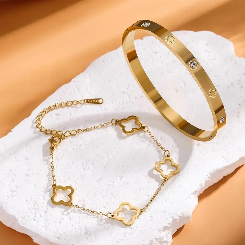 Luxury Gold Bracelet Set that adds a touch of elegance to every outfit. - الصورة 11