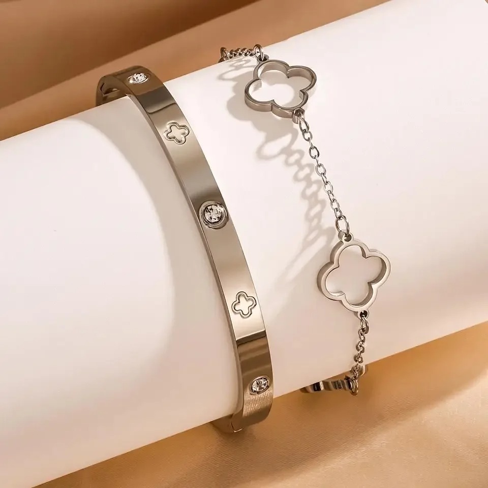 Luxury Gold Bracelet Set that adds a touch of elegance to every outfit. - الصورة 8