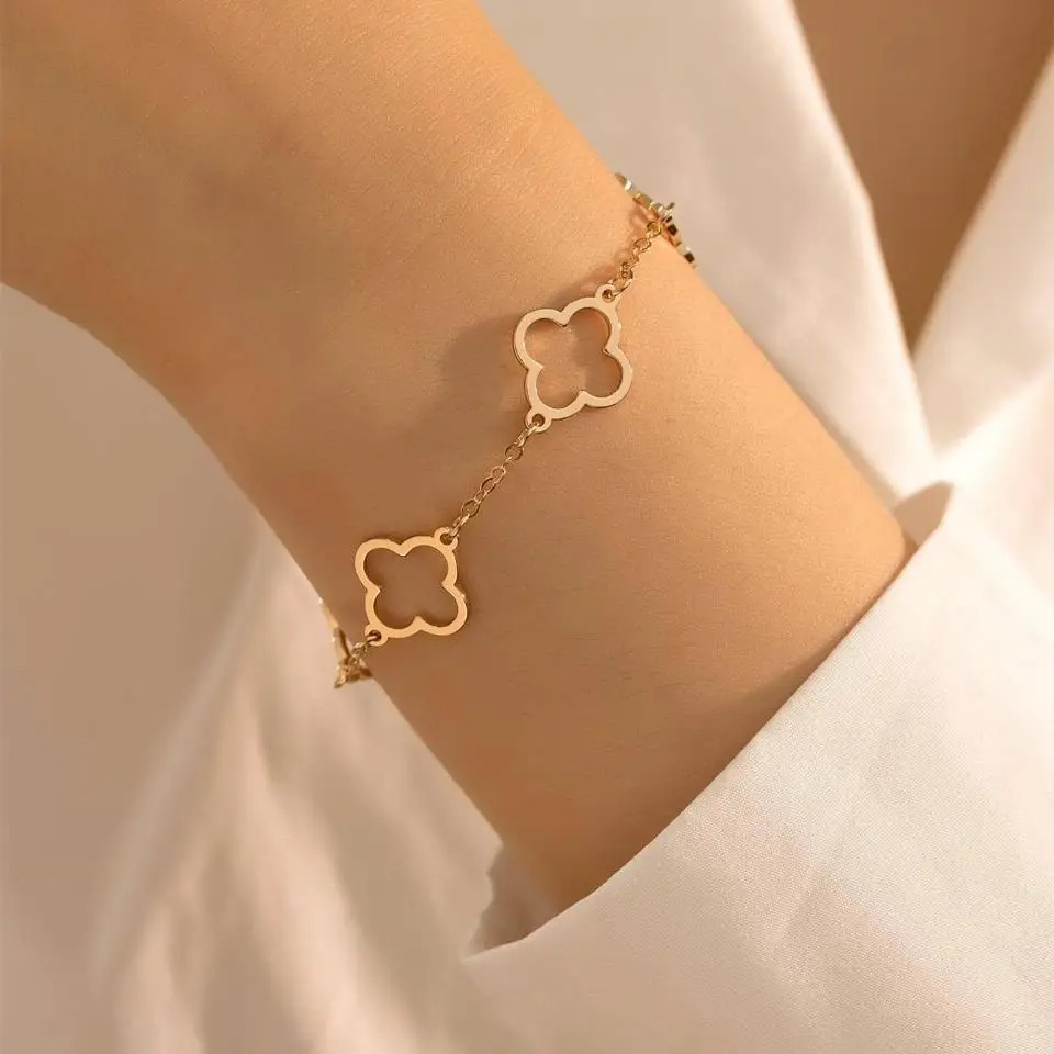 Luxury Gold Bracelet Set that adds a touch of elegance to every outfit. - الصورة 9
