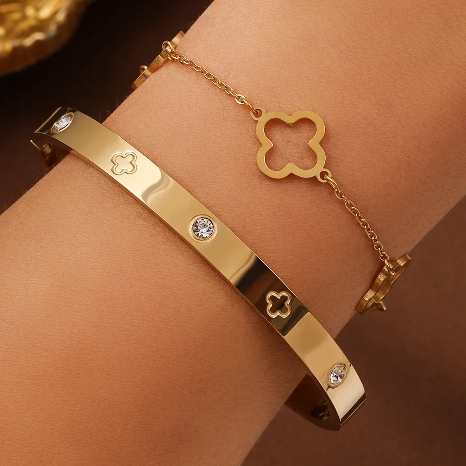 Luxury Gold Bracelet Set that adds a touch of elegance to every outfit. - الصورة 6